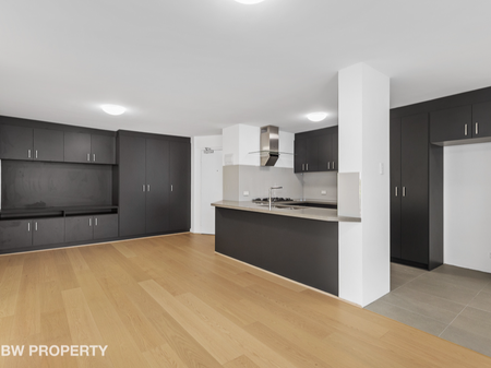 Unit p, 574 Boundary Street, Spring Hill, QLD - Photo 2