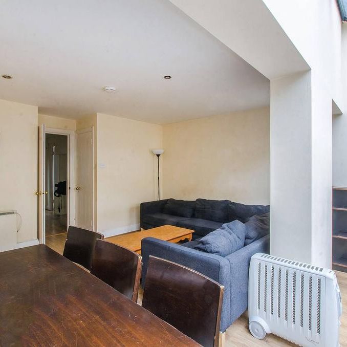 4 bedroom terraced house to rent - Photo 1