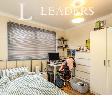 5 bedroom semi-detached house to rent - Photo 4