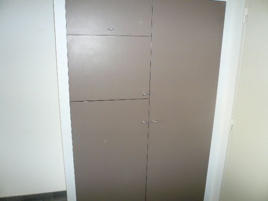 Een centraal gelegen appartement met 3 slaapkamers en terras - Photo 1
