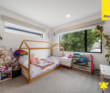 Modern Living in the Heart of Te Atatu South - Photo 2