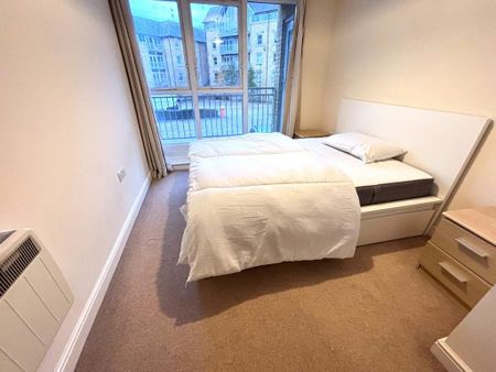 2 bedroom flat to rent - Photo 2