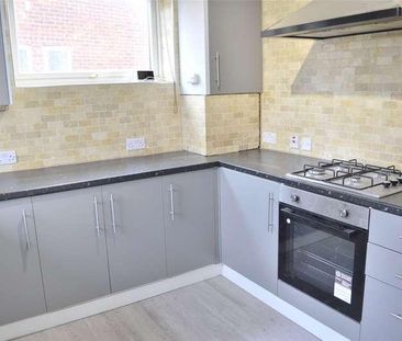 Strawberry Lane, Carshalton, SM5 - Photo 6