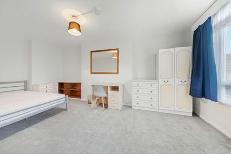 3 bedroom flat to rent - Photo 2