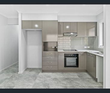 Brand new 2 bedroom duplex - Photo 2