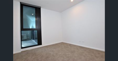 Chic One-Bedroom with Study - Photo 5