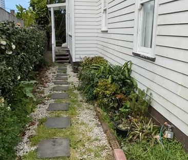 Helensville 4 Bedroom Bungalow for Rent - Photo 2