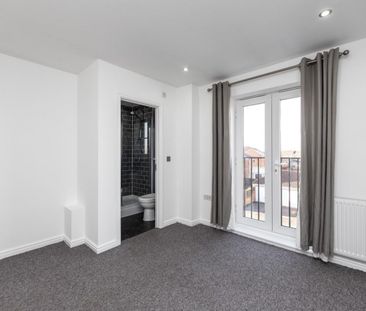 4 bedroom House To Let - Photo 4