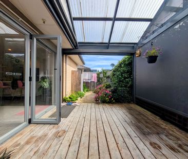 Two Bedroom Stunner! - Photo 4