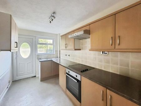2 bedroom end of terrace house to rent - Photo 3