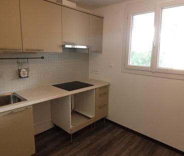 Location Appartement 4 pièces 80m² MARTIGUES 13500 - Photo 4