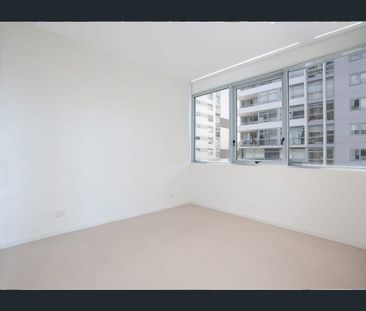 Modern Two-Bedroom Apartment with Timber Flooring - Photo 6