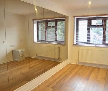 Holmwood Gardens, Wallington, SM6 - Photo 4