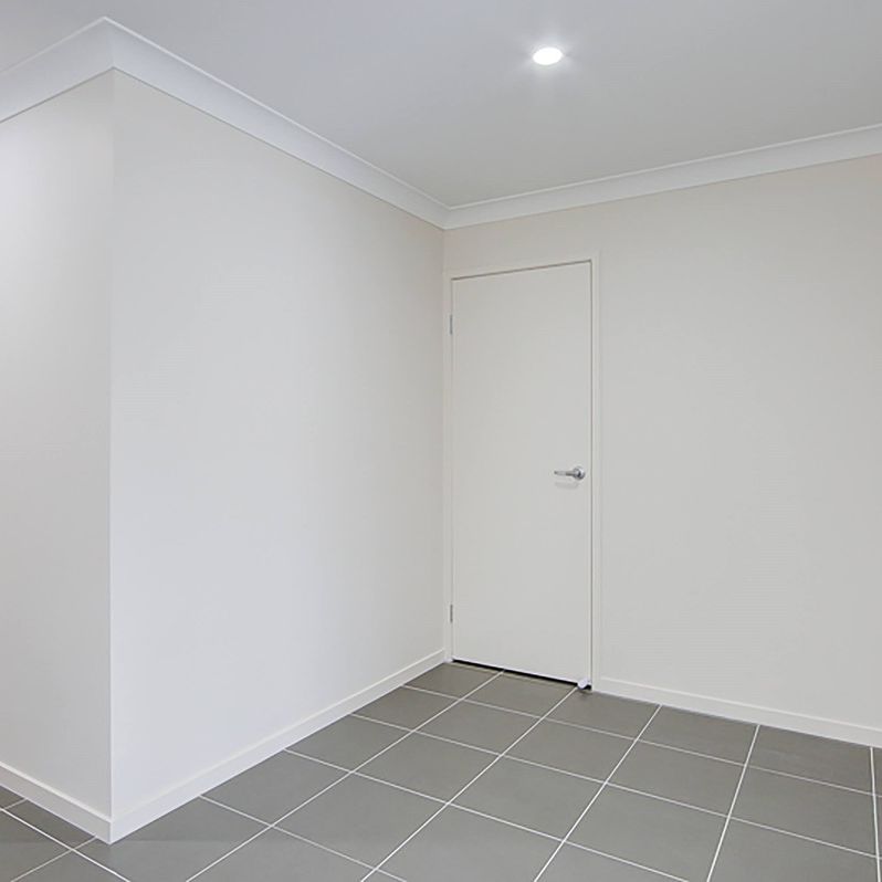 Spacious 2-Bedroom Duplex In Quiet Estate - Photo 1