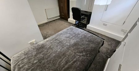 9 Pennington Street, Woodhouse, Leeds, LS6 2JP - Photo 3