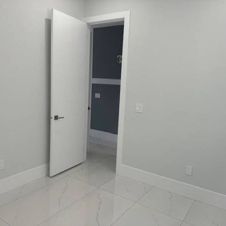 6 Bedroom Brand new executive home for rent - Photo 3