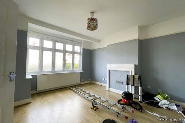 3 bedroom property to rent in London - Photo 1