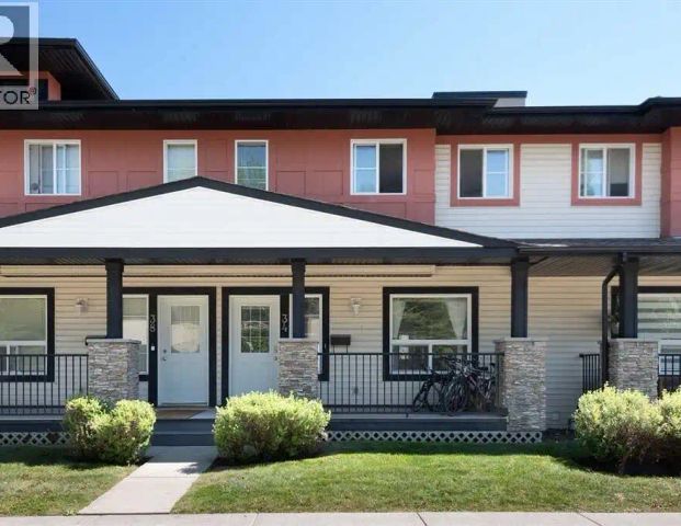 TWO STOREY BRIGHT AND COZY TOWNHOUSE — 3 Bedrooms Townhouse - Photo 1