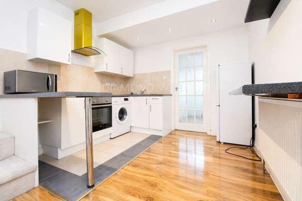 Crosslands Avenue, Southall, UB2 - Photo 1