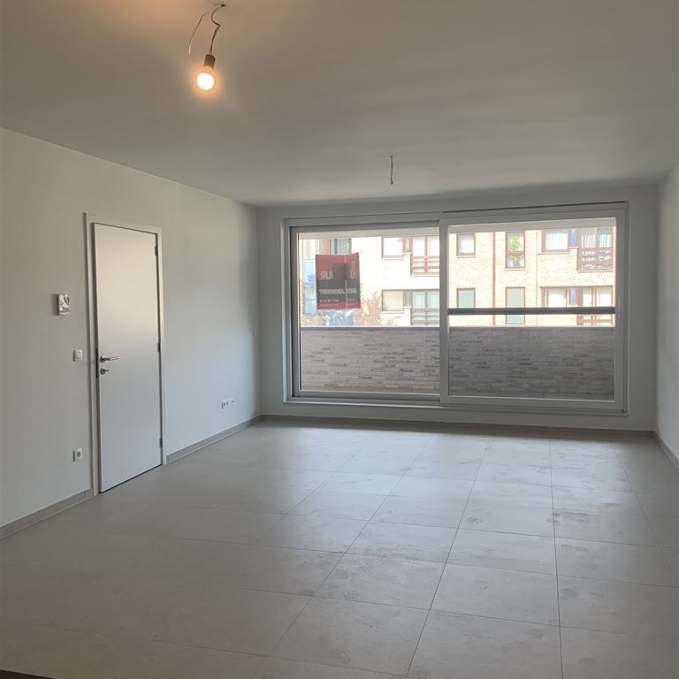 Nieuwbouwappartement met 2 slaapkamers, terras en autostaanplaats. - Photo 1