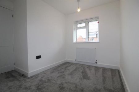 4 bedroom terraced house to rent - Photo 3
