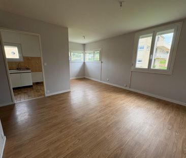 Location Appartement 3 pièces 64 m² Saint-Benoît-du-Sault - Photo 3