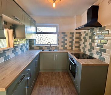 4 bedroom semi-detached house to rent - Photo 2