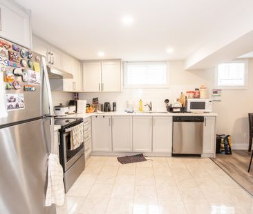 Spacious 3 Bedroom Unit off of Upper Gage!! - Photo 6