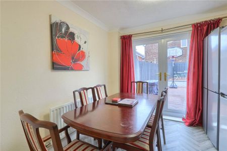 4 bedroom terraced house to rent - Photo 3