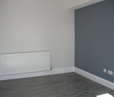 4 bedroom semi-detached house to rent - Photo 5