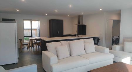 6 Bedroom Boarding House - Photo 4