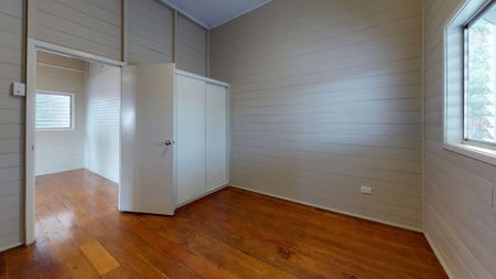 Charming 3-Bedroom Home with Heritage Features - Photo 3