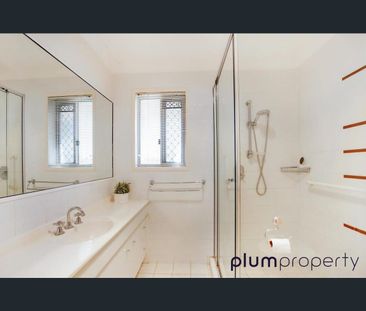 1/10 Golden Crest Place, Bellbowrie, Qld 4070 - Photo 4