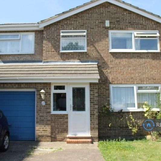 1 bedroom in a house share to rent - Photo 1