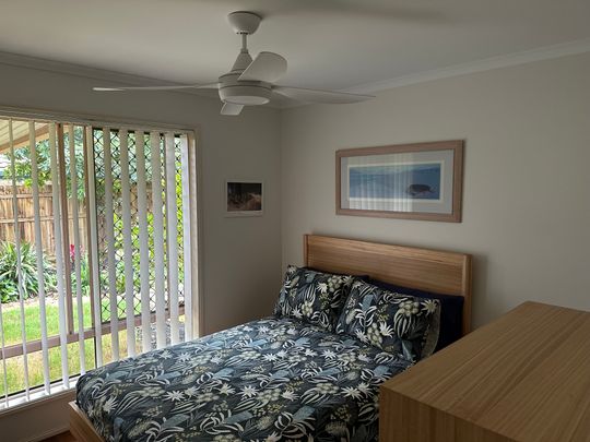 Helensvale - Photo 1