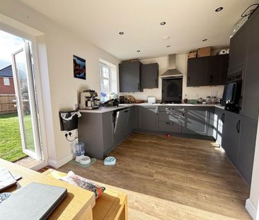 3 bedroom semi-detached house to rent - Photo 6