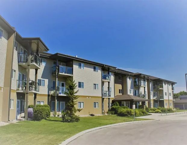 Kenwood Court | 333 & 337 Warde Avenue, Winnipeg - Photo 1