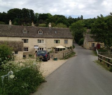Character Cotswold Stone Small Mid Terraced Cottage in Centre of Sh... - Photo 3