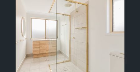 Renovated Townhouse in a Quiet complex - Photo 3