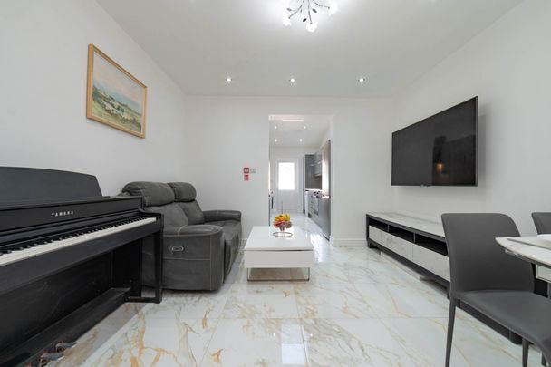 Crichton Avenue, Wallington - Photo 1