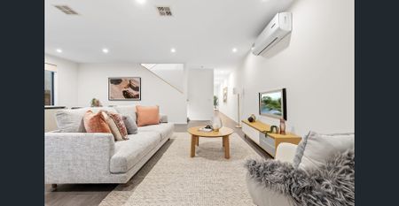 A Contemporary Residence for Effortless Living - Photo 3