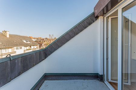 Renovierte Dachwohnung an ruhiger Lage mit traumhafter Aussicht! - Photo 5