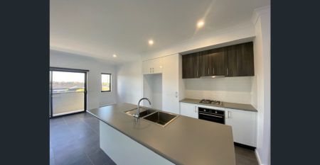 Modern Townhouse - Photo 4