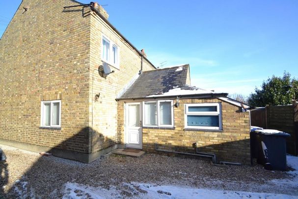 2 bedroom end of terrace house to rent - Photo 1