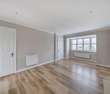 Riverview Gardens, Cobham, Surrey, KT11 - Photo 2