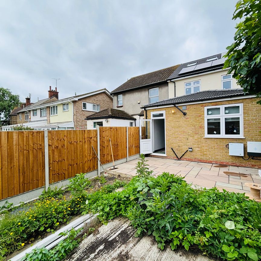 RM1 Bermuda Road | Tilbury | London | RM18 7DA - Photo 1