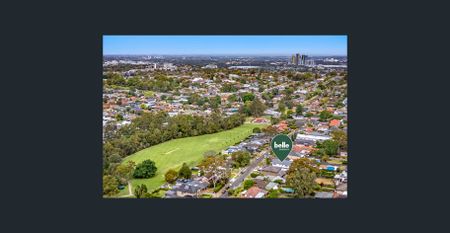 Brand New Luxury Five Bedroom Home in Ultra-Convenient Location - Photo 3