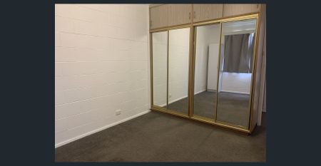 Cosy 1 bedroom Apartment with OSP - Photo 2