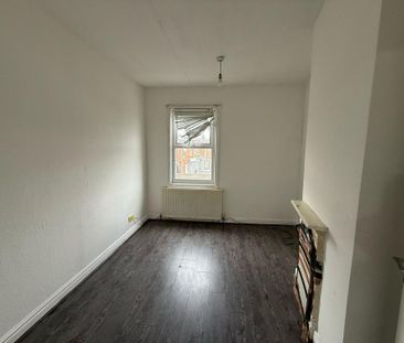 3 bedroom maisonette to rent - Photo 5