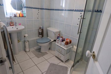 2 bedroom flat to rent - Photo 5